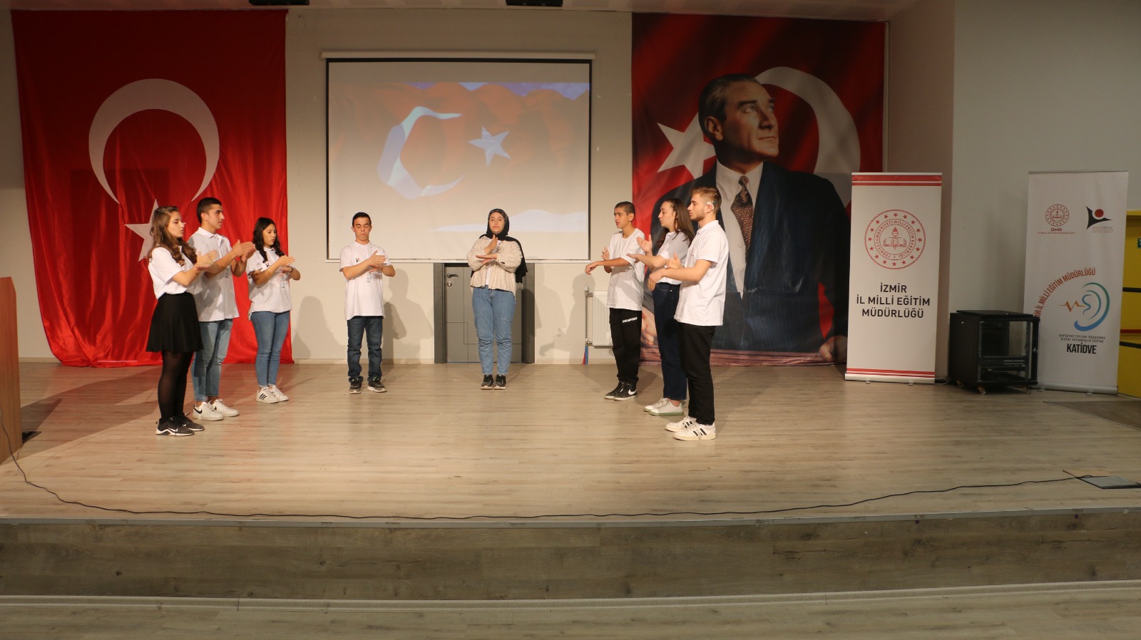 İzmir’de Özel Gereksinimli Bireylere Yönelik Dijital Vatandaşlık Eğitimi Projesi